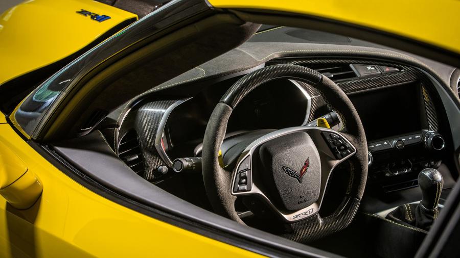 Интерьер Chevrolet Corvette ZR1 (C7) 2018 года  (фото 65 из 67)